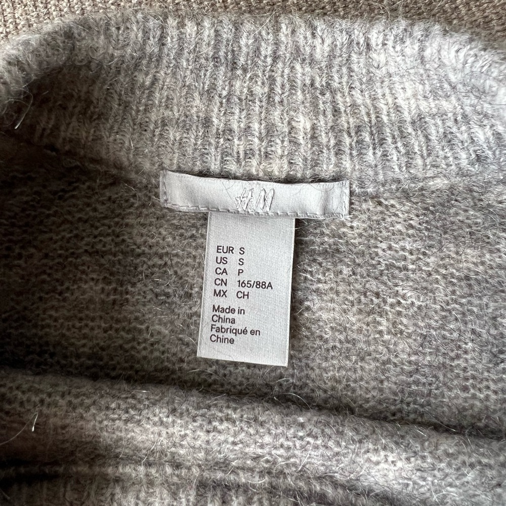 H&M Sweater - Picture 2 of 4